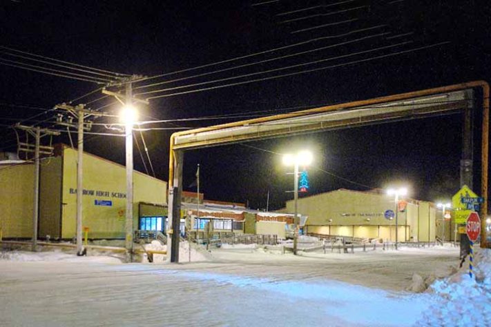 Escola Secundária Barrow- Utqiaġvik, antiga Barrow, Alasca - Floyd Davidson/Wikimédia Commons
