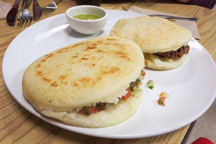 Arepa, prato da culinária de Colômbia e Venezuela