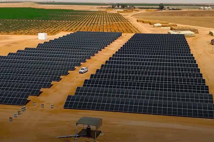 A infraestrutura urbana também é prejudicada, pois a areia pode danificar motores, entupir sistemas de ventilação e reduzir a eficiência de painéis solares. Estradas ficam perigosas devido à baixa visibilidade, ampliando o risco de acidentes. Empresas e governos precisam investir em manutenção constante para enfrentar esses desafios e evitar prejuízos econômicos, além de reforçar protocolos de segurança viária.
