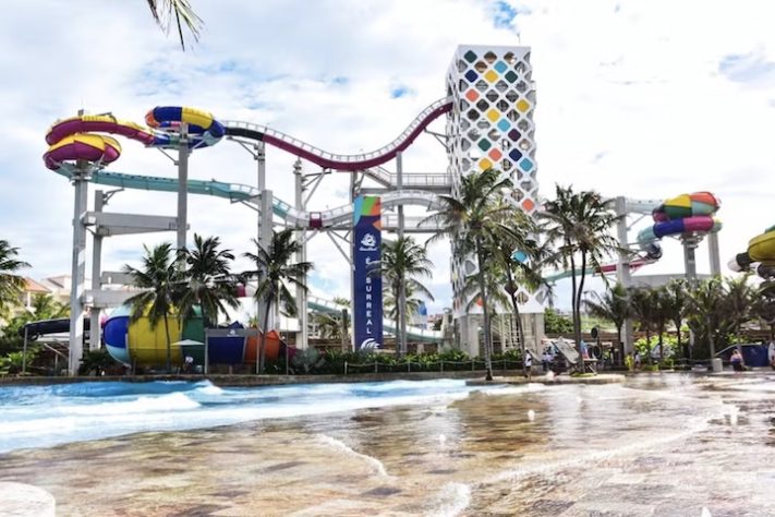O Surreal, atração do Beach Park, foi reconhecido como a montanha-russa aquática mais alta do mundo pelo Guinness World Records - Divulgação/Beach Park