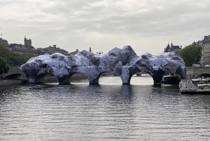 Pont Neuf: ponte mais antiga de Paris vira ‘caverna’ gigante em instalação elaborada por artista francês