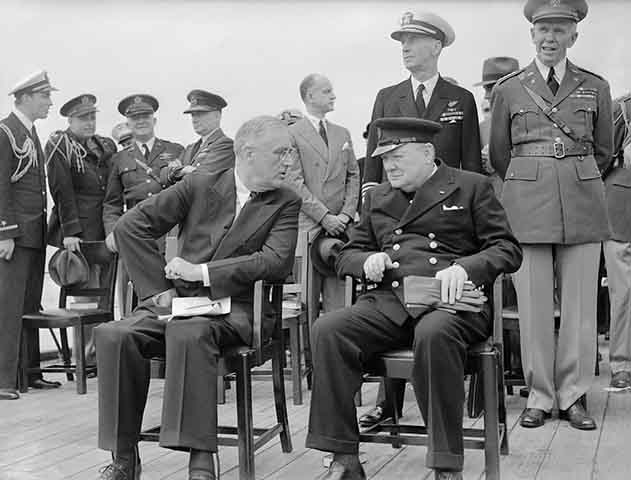 Churchill também era conhecido por seu estilo marcante, pelos discursos eloquentes e pelo hábito de fumar charutos. Sua imagem se tornou um dos símbolos políticos do século 20.

