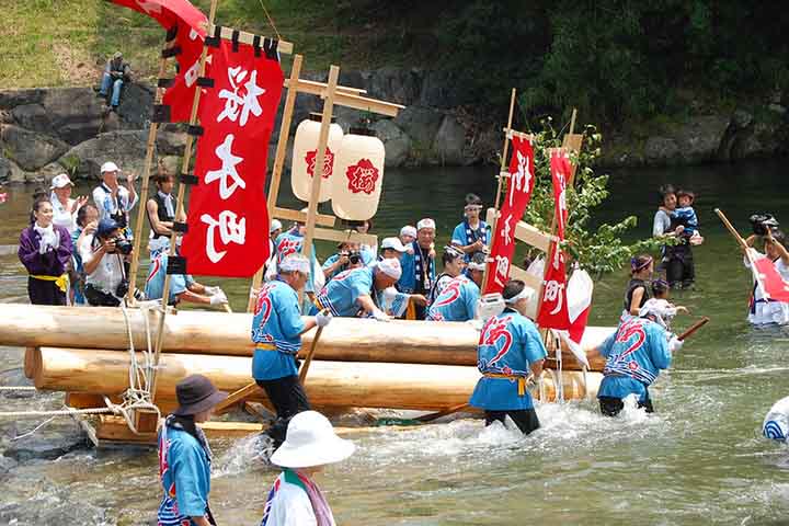 O Santuário de Ise é mais do que um templo: é um símbolo da alma japonesa e da continuidade de sua fé ancestral. Sua história reflete valores de pureza, respeito e renovação que moldam a identidade espiritual do país. A fé xintoísta ali expressa a essência da cultura japonesa em sua forma mais pura e viva, inspirando gerações a preservar suas raízes.