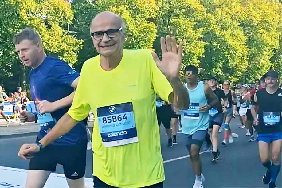Exemplo de longevidade ativa, Drauzio Varella mantém rotina de trabalho e participação em debates mesmo após oito décadas de vida. Mostra que envelhecer pode ser sinônimo de produtividade e relevância, inspirando reflexões sobre saúde e qualidade de vida na terceira idade. Seu legado une ciência, comunicação e cidadania, permanecendo como referência ética e cultural para futuras gerações.