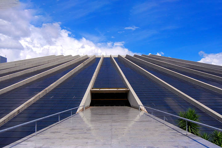 Sua importância transcende o aspecto artístico: o edifício é considerado patrimônio cultural, tombado pelo Instituto do Patrimônio Histórico e Artístico Nacional, o que reconhece seu valor histórico, arquitetônico e simbólico.
