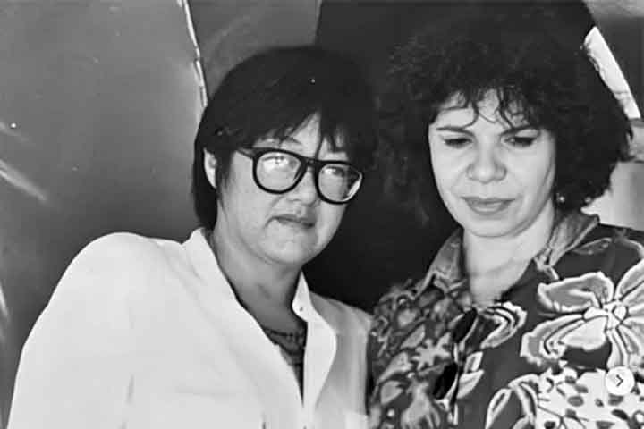Ela também trabalhou ao lado de Glauber Rocha, participando de produções emblemáticas do cinema nacional. Essa convivência com grandes realizadores ajudou a moldar sua formação artística e política, especialmente em um período marcado pela censura e pela repressão da ditadura militar.
