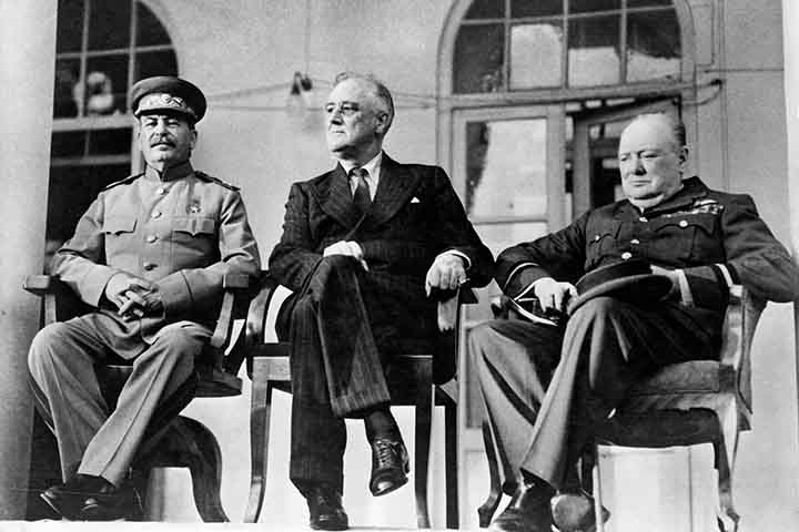 Durante esse segundo mandato, dedicou-se principalmente a temas de política externa e defesa. Também foi um dos primeiros líderes ocidentais a alertar para o avanço soviético na Europa, usando a expressão “Cortina de Ferro” para descrever a divisão do continente. O discurso ajudou a marcar o início da Guerra Fria.
