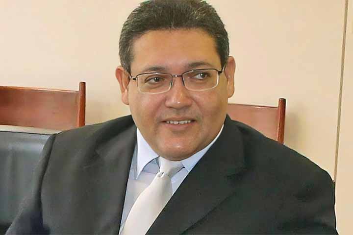 Graduado em direito pela Universidade Federal do Piauí (UFPI) em 1994, Kassio Nunes Marques aprofundou os estudos em Processo e Direito Tributário na Universidade Federal do Ceará. Posteriormente, concluiu mestrado na Universidade Autônoma de Lisboa, em Portugal, onde também segue realizando doutorado.

