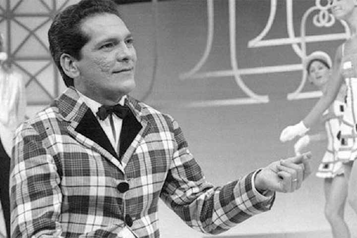 Além do humor televisivo, o ator manteve forte ligação com o teatro ao longo da vida. Em 1980, passou a integrar o elenco da peça “Além da Vida”, obra escrita por Chico Xavier e Divaldo Franco. O espetáculo mostrava uma faceta diferente de seu trabalho artístico, reforçando sua capacidade de transitar entre a comédia e produções de temática espiritualista.
