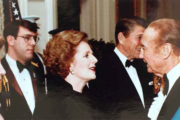 No cenário internacional, Thatcher desempenhou papel relevante durante a fase final da Guerra Fria. Sua aliança com o presidente dos Estados Unidos Ronald Reagan foi fundamental para a convergência de políticas econômicas liberais e estratégias geopolíticas contra o bloco soviético