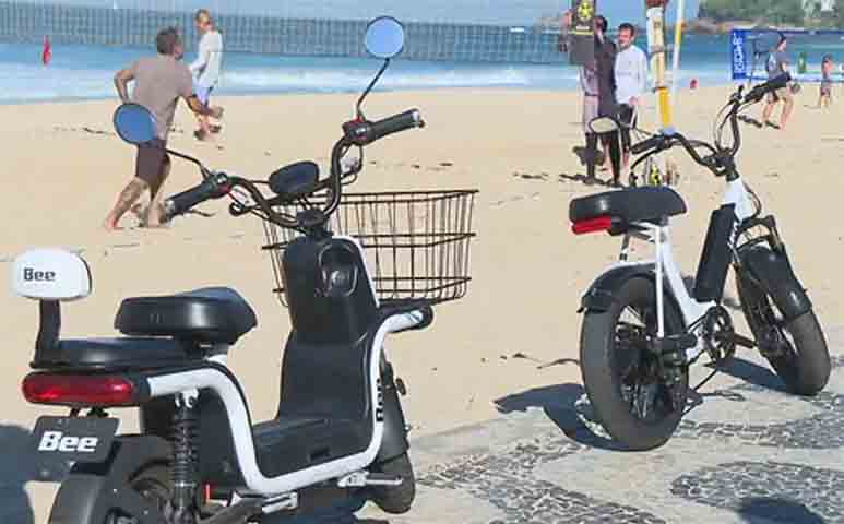 As bicicletas elétricas, em particular, se tornaram mais populares por combinarem o esforço humano com a assistência de um motor elétrico, permitindo percorrer distâncias maiores com menos desgaste físico. Já os chamados equipamentos autopropelidos, uma categoria que inclui patinetes elétricos, monociclos e skates motorizados, oferecem uma proposta diferente. Eles são movidos exclusivamente por motor, dispensando a necessidade de pedalada ou impulso constante. Essa distinção é fundamental para e