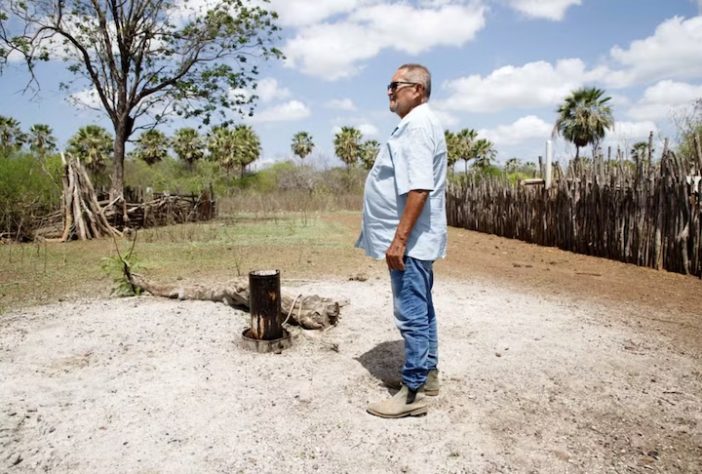 Agricultor encontra líquido que pode ser petróleo em Tabuleiro do Norte, no Ceará — Divulgação/IFCE