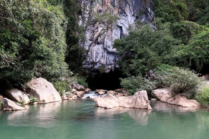 Caverna Kong Lor, Laos - Wikimedia Commons/Jakub Hałun