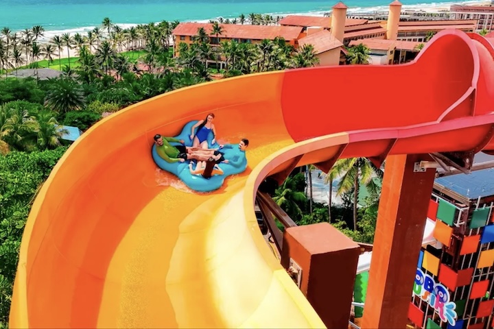 Com sua combinação única de aventura, conforto, gastronomia e natureza exuberante, o recorde faz o Beach Park consolidar de vez sua reputação como um dos principais destinos turísticos do Nordeste brasileiro, impulsionando a economia local e atraindo visitantes nacionais e estrangeiros.