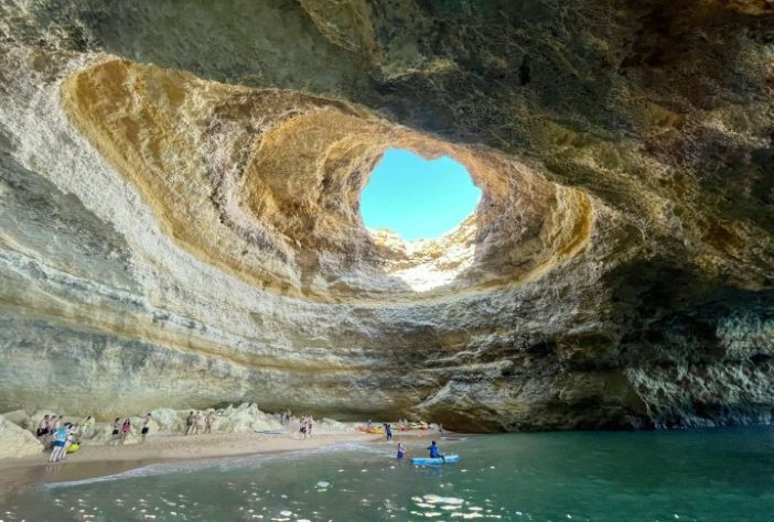 Caverna de Benagil, Algarve, Portugal -  777 S/Unsplash