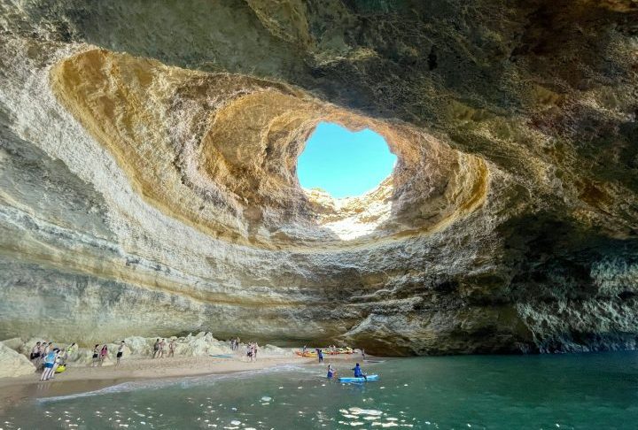 Caverna de Benagil, Algarve, Portugal - 777 S/Unsplash