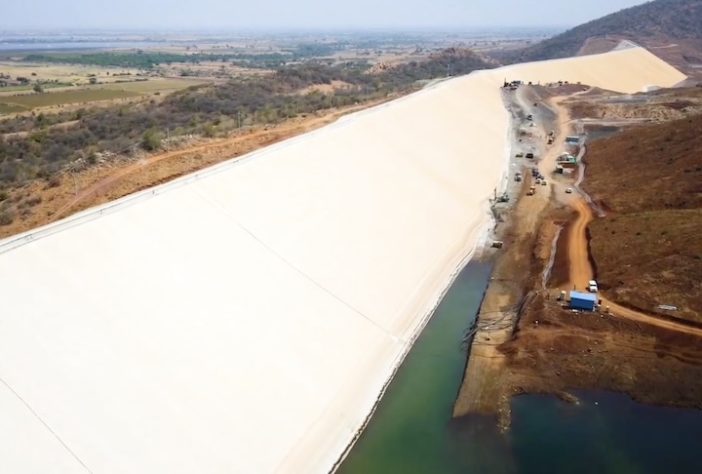 Índia transformou uma área seca e rochosa na maior “bateria verde” do mundo (Pinnapuram Integrated Renewable Energy Project) - Reprodução/YouTube  AP Infra Story