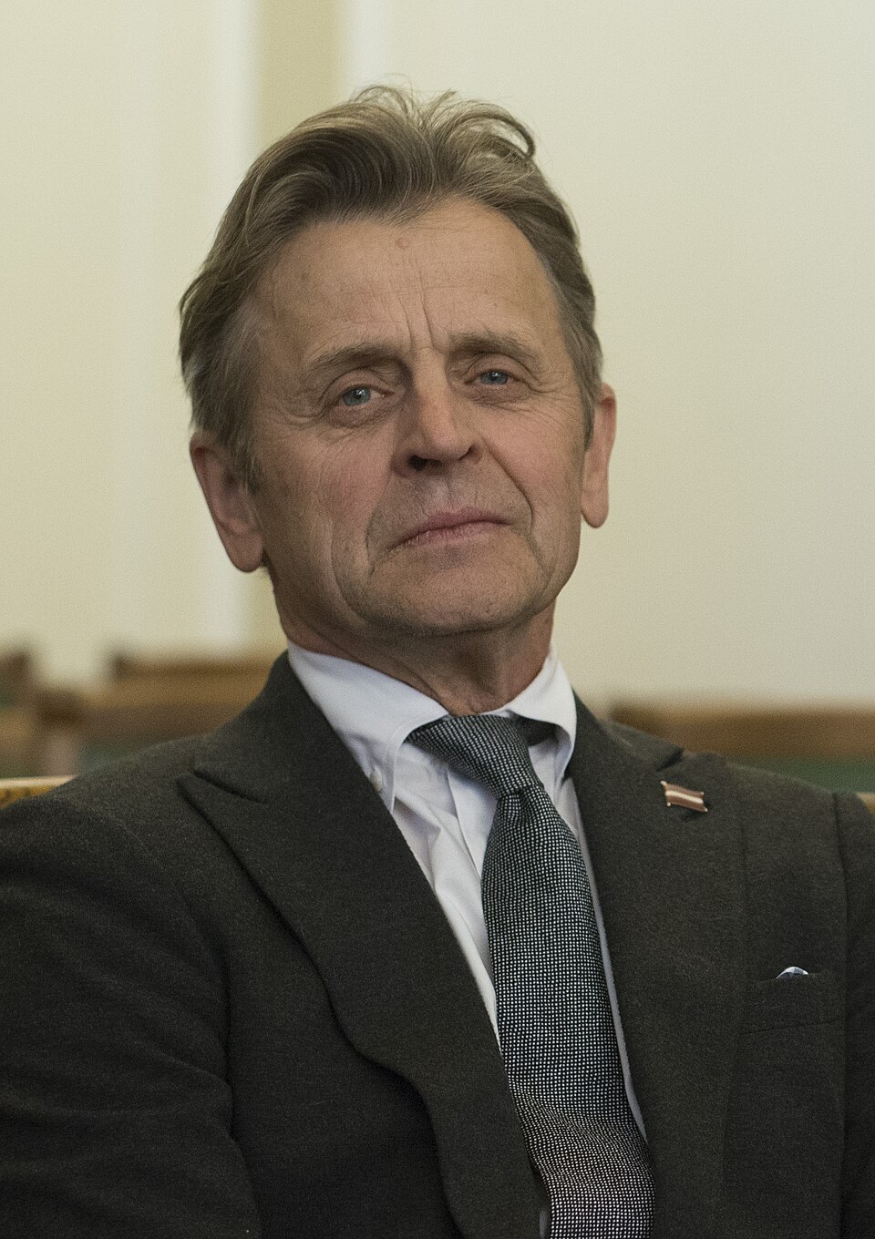 Mikhail Baryshnikov é considerado um dos maiores bailarinos do século 20, reconhecido por técnica impecável e carisma que encantavam plateias. Brilhou em companhias como o American Ballet Theatre, levando o balé a novos públicos e consolidando sua fama internacional. Tornou-se, portanto, referência mundial de excelência e versatilidade artística, inspirando gerações de bailarinos e coreógrafos.