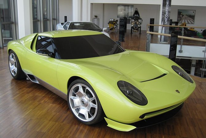 Lamborghini, o homem que desafiou Ferrari e virou ícone dos supercarros