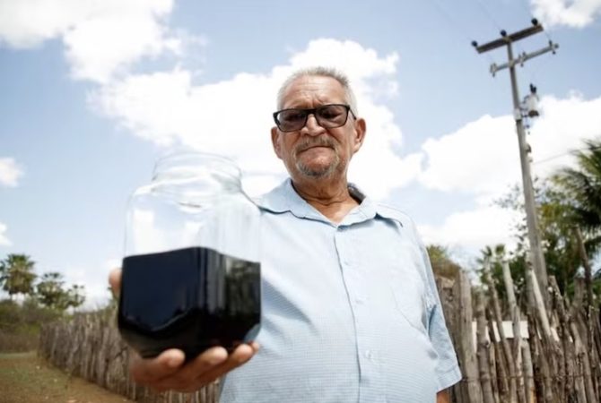 Busca por água de agricultor termina com descoberta inesperada de petróleo no interior do Ceará