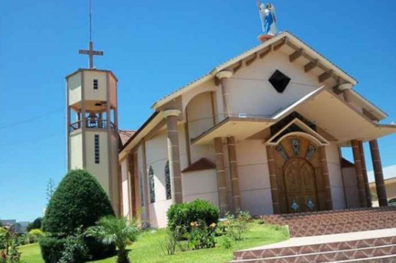 O símbolo máximo de Ametista do Sul é a Igreja Matriz São Gabriel. Com estrutura imponente, ela impressiona por ter cerca de 40 toneladas de pedras ametistas em suas paredes. Durante o dia, a luz natural atravessa os vitrais e se mistura ao brilho das pedras, criando um ambiente místico e sereno. A torre da igreja permite uma visão privilegiada da cidade.
