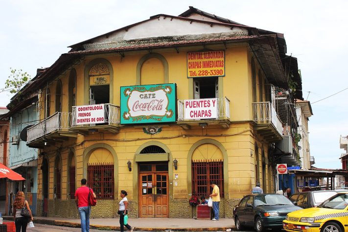 Café Coca Cola, Panamá - Wikimedia Commons/Ayaita
