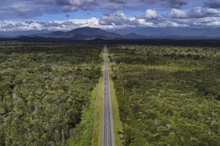 Trecho da PR-412, que liga o Paraná ao Litoral Norte catarinense, entre Garuva e Itapoá - Divulgação/Roberto Dziura Jr/AEN