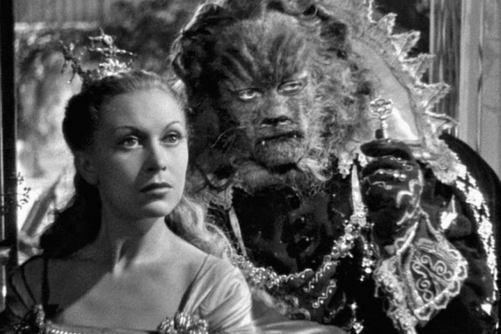 O cinema rapidamente percebeu o potencial visual e emocional da história. Uma das adaptações mais famosas surgiu em 1946, com o filme 