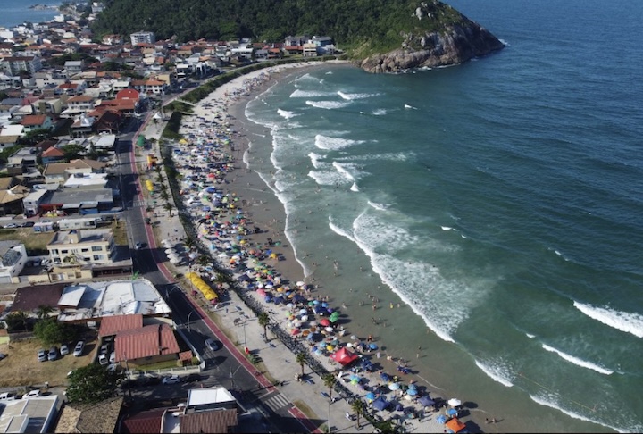 A fidelização dos visitantes aparece como outro ponto importante para o município. Muitos turistas retornam em diferentes temporadas, fator que contribui para manter o fluxo econômico durante os meses de verão e reforça a presença de São Francisco do Sul entre os destinos mais procurados do litoral catarinense.
