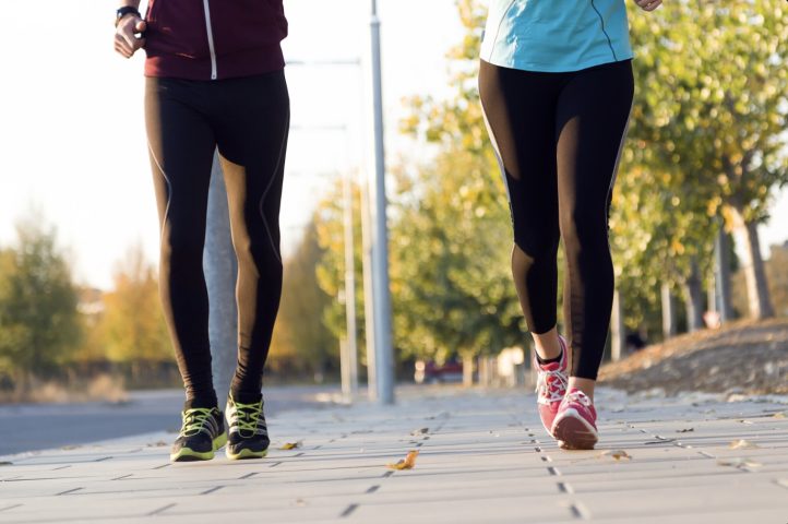 Além disso, os cientistas destacaram que os efeitos alcançados ficaram próximos aos obtidos com caminhadas rápidas, atividade frequentemente indicada para a saúde cardiovascular. Outro ponto considerado importante pelos pesquisadores foi a facilidade de adesão à prática.