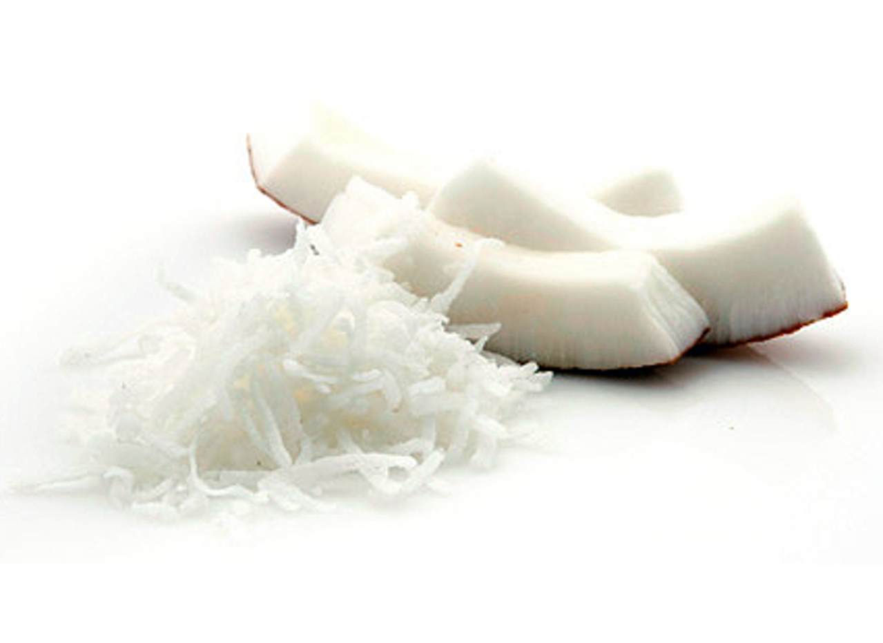 O dióxido de enxofre é utilizado por alguns fabricantes como conservante para ajudar a preservar a cor clara do coco ralado e retardar a deterioração. A substância também tem ação antioxidante e auxilia no aumento da vida útil do produto. Seu uso é permitido dentro de limites definidos pelos órgãos de vigilância sanitária.