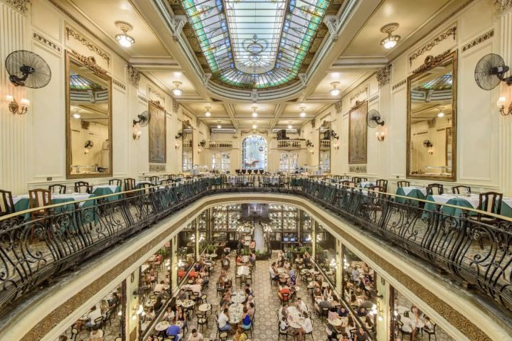 Confeitaria Colombo (1894, Brasil) -Fundada em 1894 por imigrantes portugueses, a Confeitaria Colombo é um dos estabelecimentos mais clássicos do Rio de Janeiro, famosa por seus doces clássicos como o pastel de nata, o quindim e o mil-folhas. O local também é famoso pela arquitetura em estilo art nouveau, marcada pelo grande vitral central no teto emoldurado por painéis decorativos. 