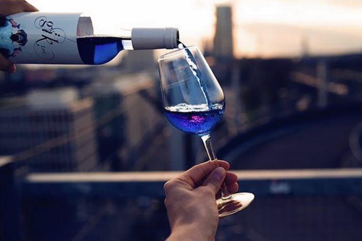 Desenvolvido por startup espanhola, vinho azul causa polêmica – Divulgação