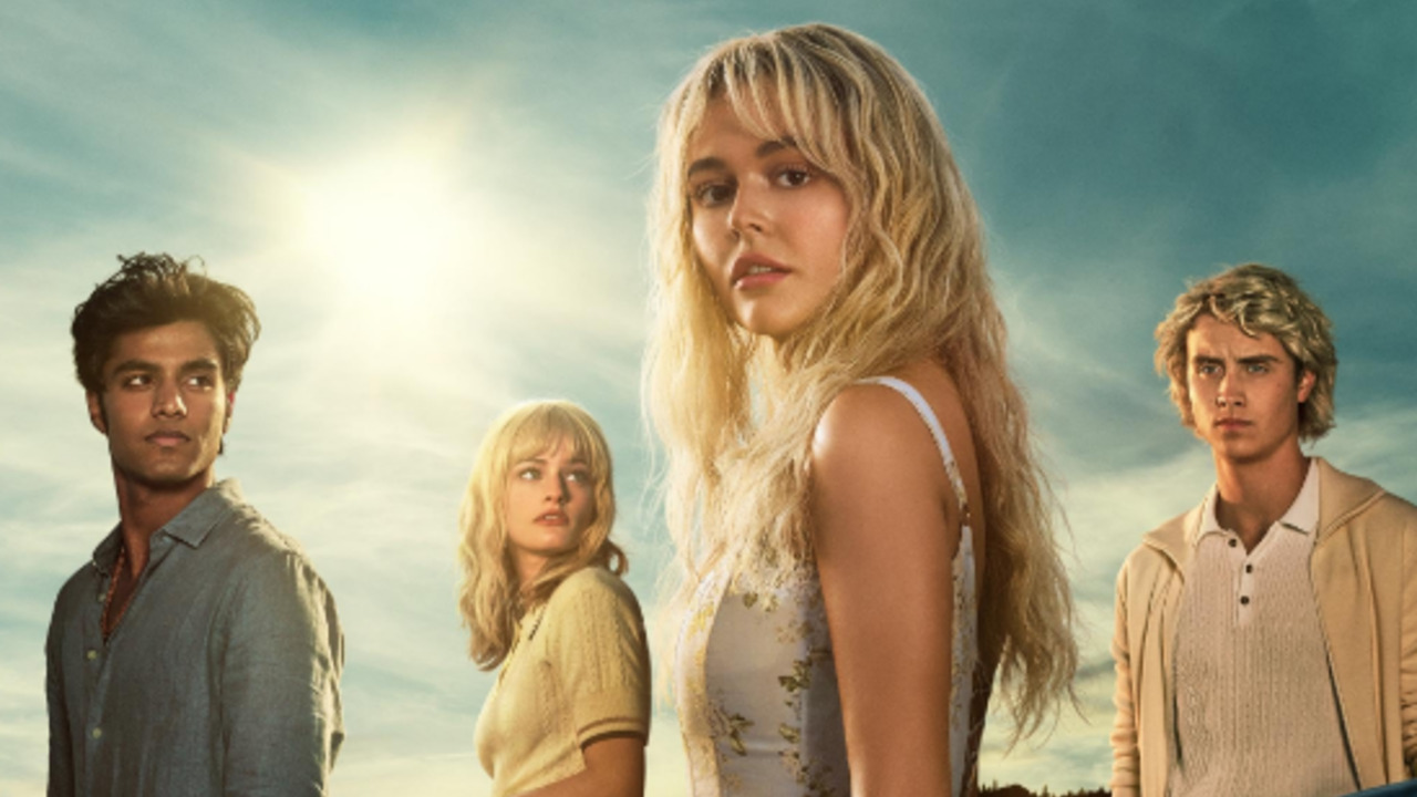 Na primeira temporada de “Mentirosos”, a trama acompanha Cadence Sinclair, herdeira de uma família rica e aparentemente perfeita, e seu grupo de amigos, os “Mentirosos”, formado por seus primos e um amigo. Todos os verões, a família se reúne em uma ilha particular em Massachusetts, mas, no verão número 16, tudo muda. Cadence sofre um acidente que a deixa com amnésia e fortes dores. No verão 17, ela retorna à ilha determinada a recuperar suas memórias e descobrir o que aconteceu.
