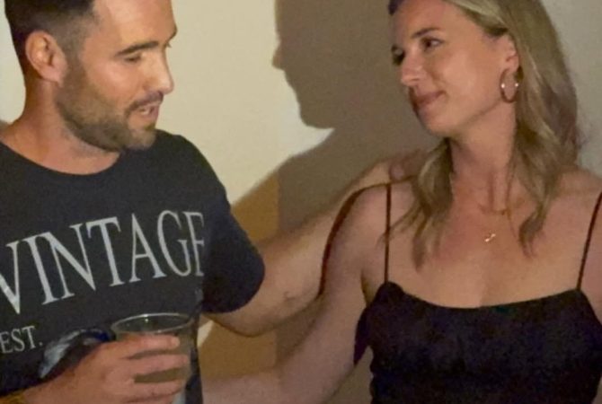 Emily VanCamp faz 40 anos e celebra data com o marido e o elenco de “Revenge”