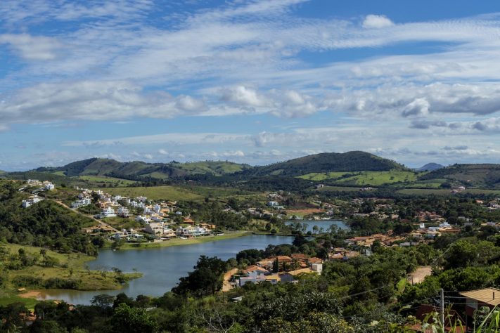 Escarpas do Lago, Capitólio, Minas Gerais – Wikimedia Commons/Jonathan Wilkins