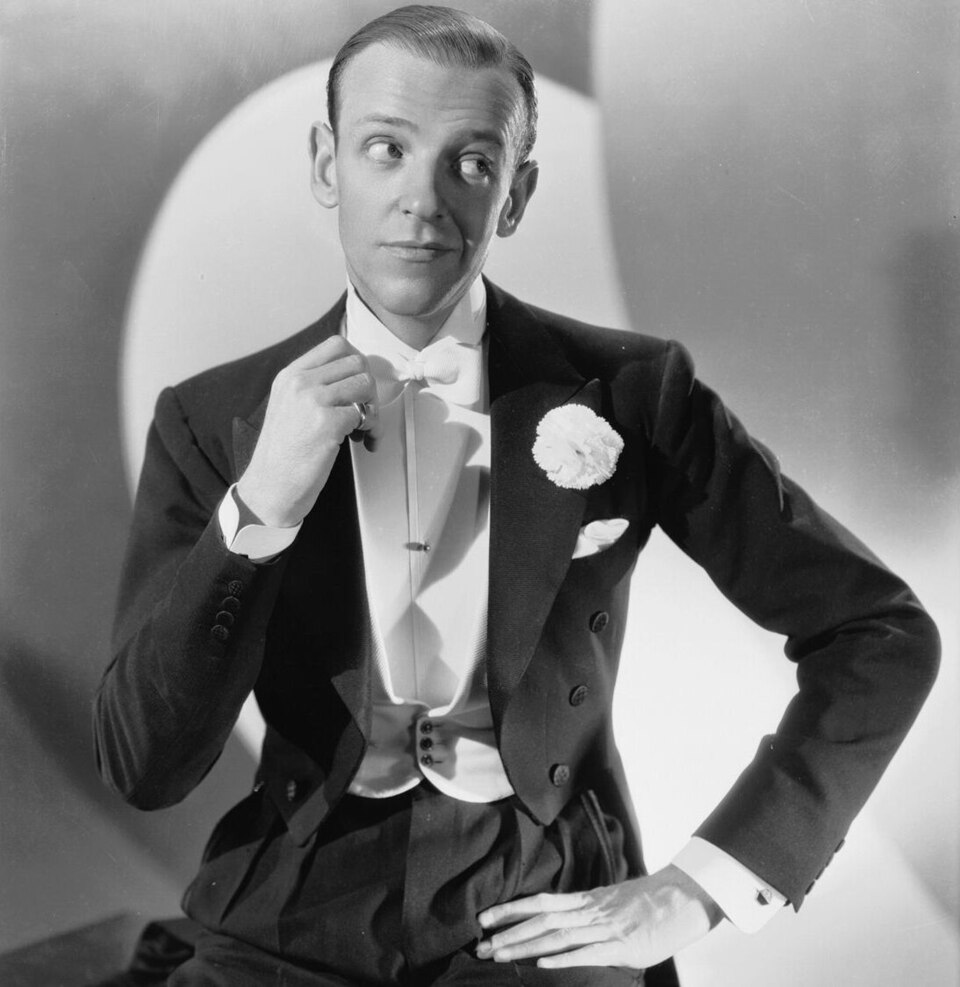Frederick Austerlitz, seu nome de batismo, era filho de imigrantes de origem alemã e austríaca e cresceu em uma família que apostou desde cedo no talento artístico dele e da irmã, Adele Astaire. Depois que a família se mudou para Nova Iorque, em 1905, os dois passaram a estudar dança, canto e teatro para atuar no vaudeville. A mãe sugeriu a troca do sobrenome Austerlitz por “Astaire”, por considerá-lo mais artístico.
