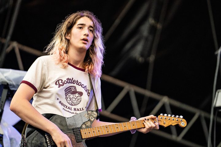 O critério adotado pela publicação foi claro: nada de levar em conta vendas ou execuções em rádio — o que valeu foi o brilhantismo puro da guitarra de seis cordas e a capacidade do solo de transformar a música em algo maior do que ela seria sem ele. A seleção inclui algumas bandas mais 