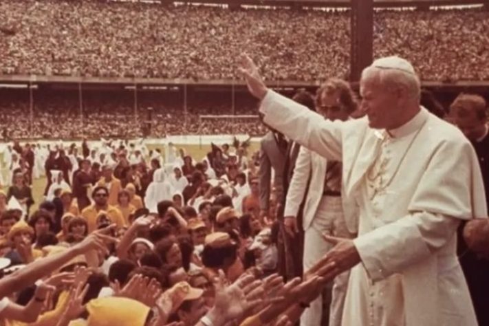 João Paulo II visita o Estádio Castelão no dia 9 de julho de 1980 - Reprodução/TV Verdes Mares
