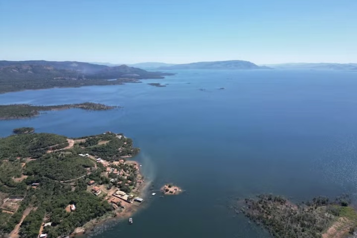 Os municípios que compõem esse circuito oferecem condições favoráveis tanto para esportes náuticos quanto para o ecoturismo, impulsionados pelas águas alcalinas do lago, que dificultam a proliferação de insetos e contribuem para uma experiência mais agradável aos visitantes.
