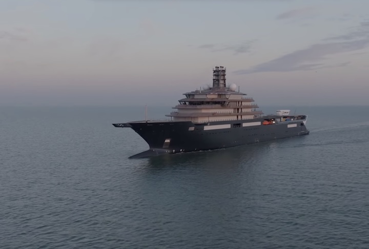 O navio pertence ao bilionário norueguês Kjell Inge Røkke, que construiu fortuna no setor pesqueiro e de energia offshore antes de direcionar parte de seus recursos para iniciativas ambientais. Filho de uma contadora e de um marceneiro, ele começou a trabalhar ainda jovem em barcos de pesca no Alasca e transformou-se, décadas depois, em um dos empresários mais ricos da Noruega. Em 2017, ele aderiu à iniciativa Giving Pledge, criada por Bill Gates, comprometendo metade de sua fortuna para projeto