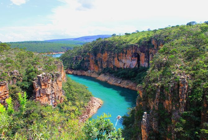 ‘Mar de Minas’: Capitólio conquista turistas com águas esverdeadas, queijo premiado e cânions gigantes