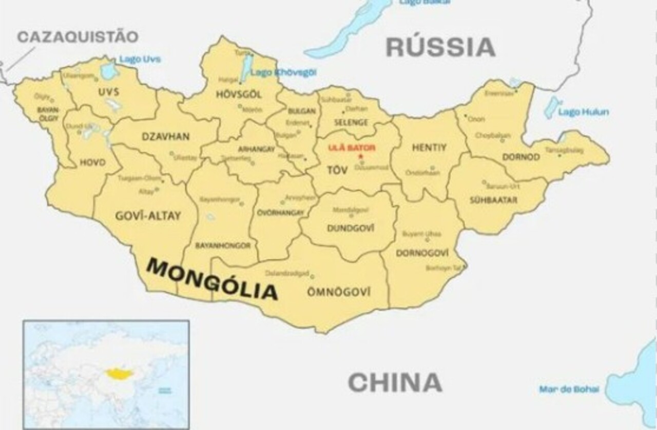 A Mongólia é um país soberano localizado entre a Rússia e a China, reconhecido internacionalmente desde o início do século 20. Com uma longa tradição nômade, preserva costumes ancestrais e mantém sua própria moeda, governo e representação nas Nações Unidas. É considerada uma das nações menos populosas do planeta, mas com grande relevância cultural e histórica.