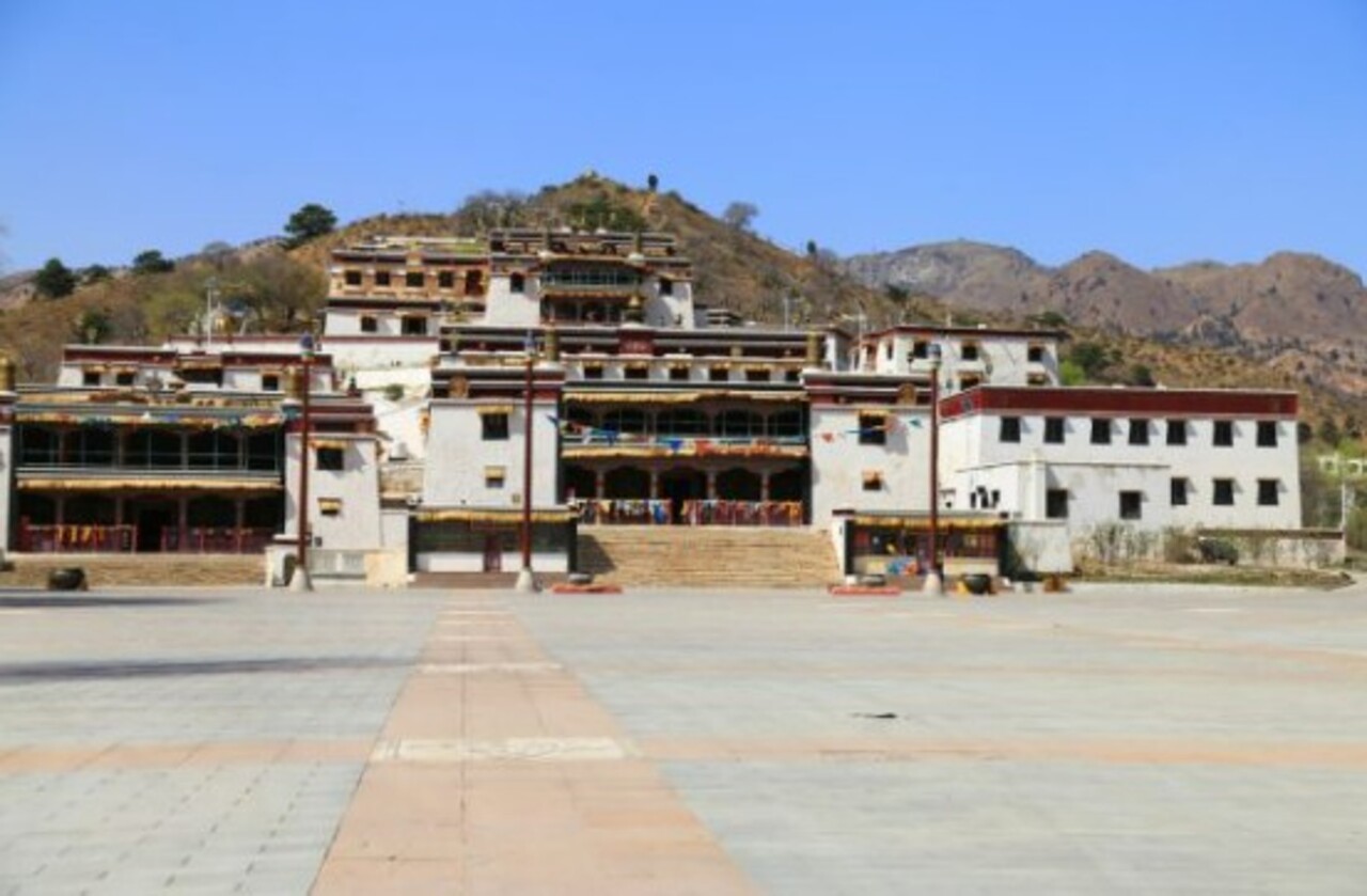 Enquanto a Mongólia é um Estado independente com soberania plena, a Mongólia Interior é apenas uma região autônoma da China. Essa diferença impacta diretamente na autonomia cultural, nas políticas públicas e na forma como cada território é representado internacionalmente.