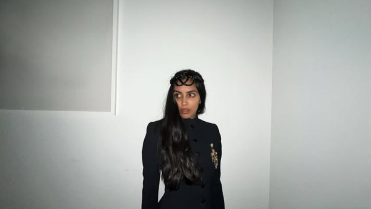 Ainda na televisão, participou da sitcom “Supermães” em 2018 e teve um papel recorrente no drama adolescente e sobrenatural “Beyond”, entre 2016 e 2018. Também apareceu em séries como “American Gods”, “9-1-1” e “Find a Way or Make One”, entre outras.
