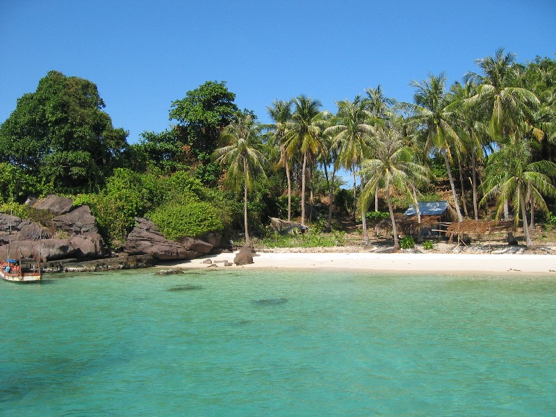 O Vietnã é um destino que surpreende pela diversidade de suas praias, cada uma com características únicas que refletem cultura e natureza local. Ao longo da costa, pode-se achar desde cenários tranquilos e familiares até pontos de agitação turística e esportiva. Essas praias não são apenas refúgios de lazer, mas também espaços que conectam visitantes à história e às tradições vietnamitas. A gastronomia à beira-mar e a hospitalidade dos moradores tornam a experiência ainda mais autêntica. Além di -  (crédito: Stefan from Dresden, wikimedia commons)