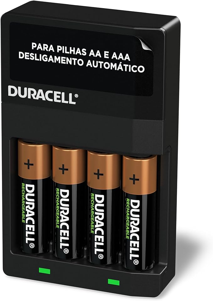 A capacidade energética é um dos fatores mais importantes nas pilhas recarregáveis. Ela é medida em miliampere-hora (mAh) e indica quanto tempo a pilha consegue fornecer energia antes de descarregar. Em geral, pilhas AAA, conhecidas como “palito”, costumam apresentar capacidades menores, enquanto modelos AA oferecem maior autonomia. Algumas pilhas recarregáveis chegam a ultrapassar os 2.500 mAh, permitindo uso prolongado em aparelhos eletrônicos.
