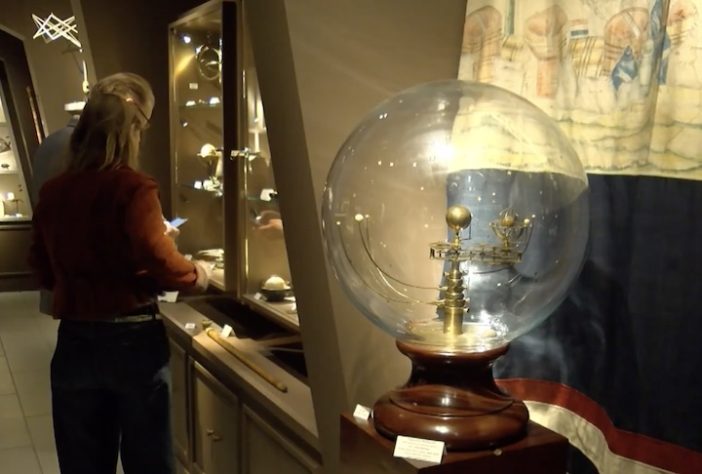 Planetário copernicano na Galeria Delalande, em Paris - Reprodução