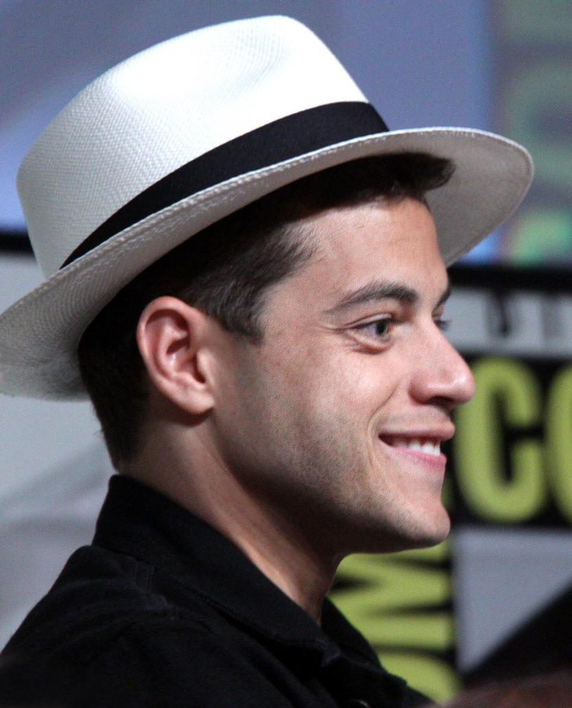 Recentemente, em 4 de maio de 2026, Rami Malek marcou presença no Met Gala, um dos eventos de moda mais famosos e exclusivos do mundo, realizado anualmente no Metropolitan Museum of Art, em Nova York. Organizado pela Vogue sob o comando de Anna Wintour, o evento reúne celebridades, estilistas, músicos, atores, empresários e figuras influentes. Na ocasião, Malek usou um look da Saint Laurent e um relógio “Crash”, da Cartier.
