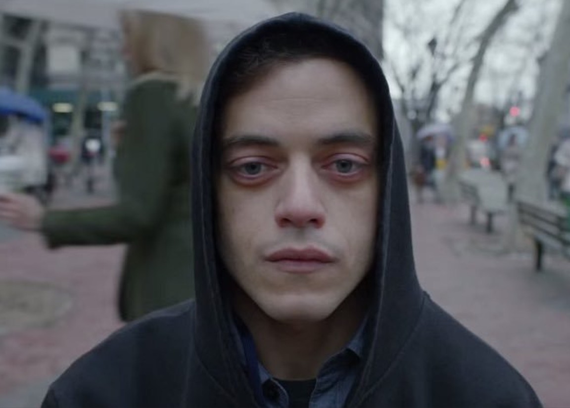 A série estreou em 2015 e foi um enorme sucesso. Após quatro temporadas, “Mr. Robot” chegou ao fim em 2019. Pelo papel, ele ganhou um Globo de Ouro, um Critics Choice Award, um SAG Award e um Emmy. Com esse feito, tornou-se o primeiro egípcio-americano a ganhar um Emmy em uma categoria de atuação.
